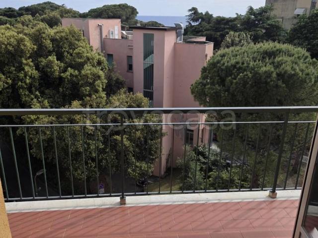 Appartamento in affitto a Genova via Giorgio Chiesa, vista mare, parzialmente arredato, ascensore TrovaCasa