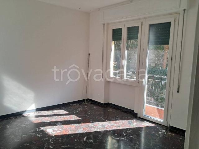Appartamento in affitto a Genova via Giovanni Daneo, luminoso, balcone, cucina abitabile TrovaCasa