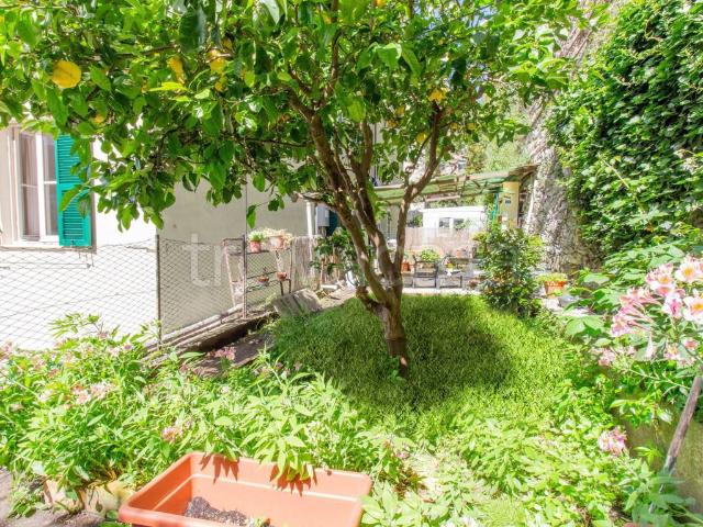 Appartamento in affitto a Genova via dei Cinque Santi, arredato, giardino privato, terrazzo TrovaCasa