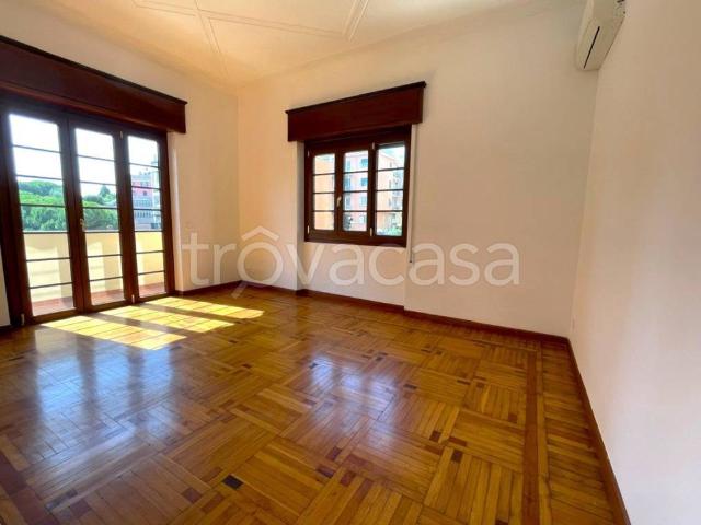 Appartamento in affitto a Genova via Felice Cavallotti, 17, balcone, cucina abitabile, studio TrovaCasa