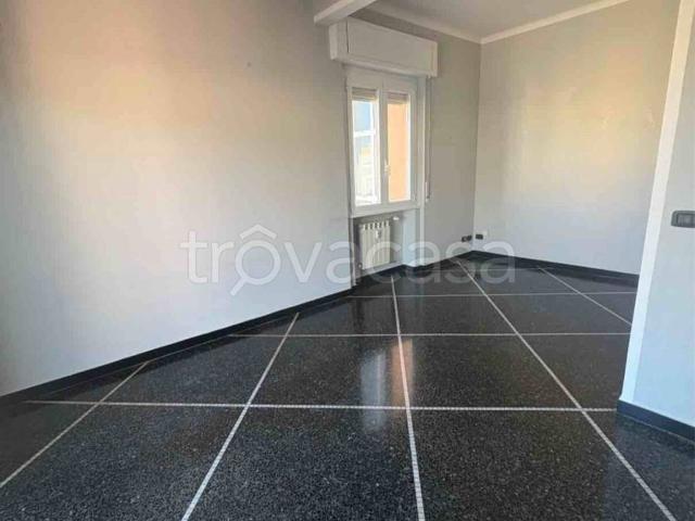 Appartamento in affitto a Genova via Orlando, non arredato/vuoto, riscaldamento centralizzato, luminoso TrovaCasa