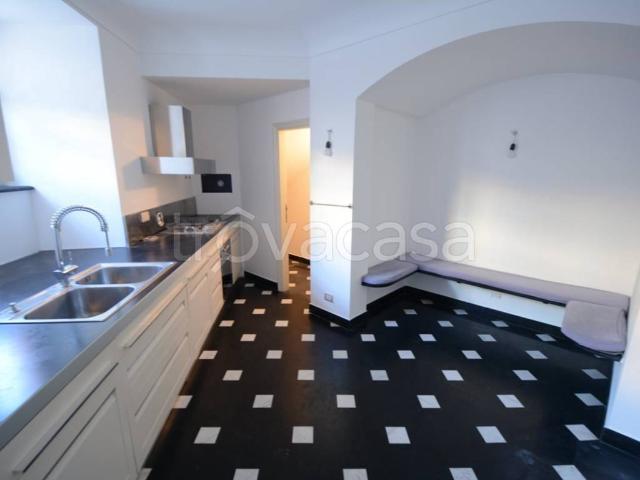 Appartamento in affitto a Genova via Montallegro, non arredato/vuoto, box, immobile di prestigio TrovaCasa