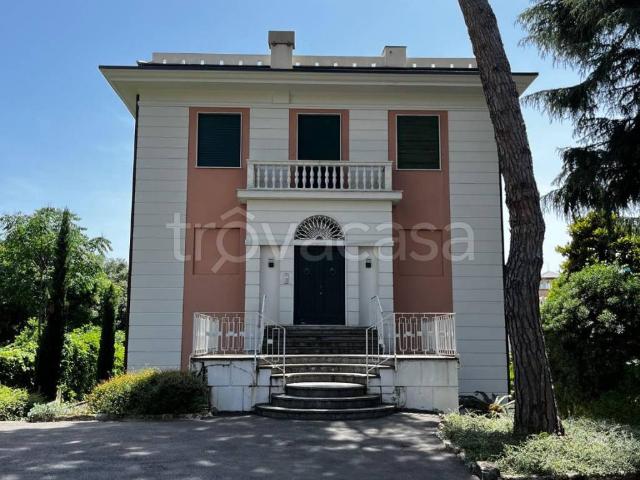 Appartamento in affitto a Genova via Siena, giardino privato, posto auto, immobile di prestigio TrovaCasa