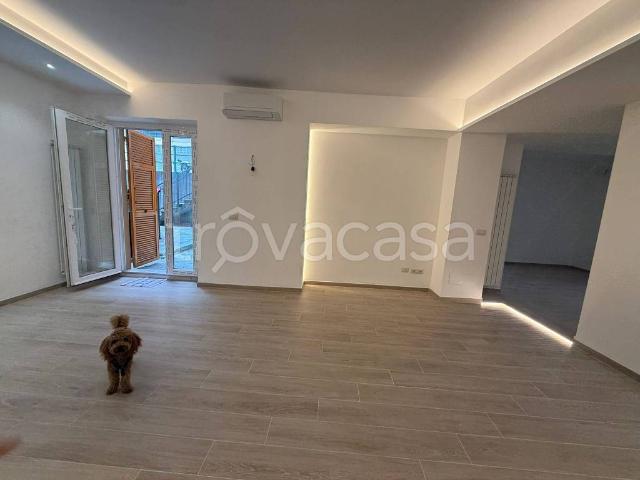 Appartamento in affitto a Genova viale Pio VII, posto auto, terrazzo, parzialmente arredato TrovaCasa