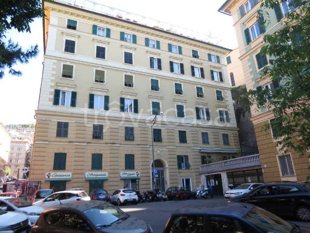 Appartamento in affitto a Genova corso Firenze, 37, non arredato/vuoto, giardino privato, vista mare TrovaCasa