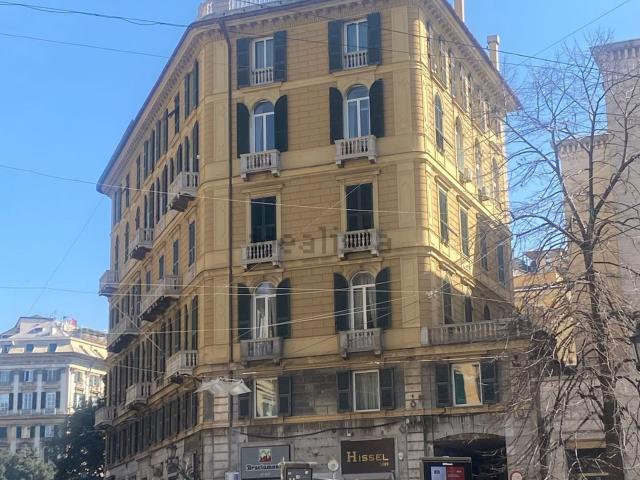 Appartamento in Affitto a Genova Roma, 8 A