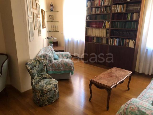 Appartamento in affitto a Genova salita di San Gerolamo, arredato, cucina abitabile, doppi servizi TrovaCasa