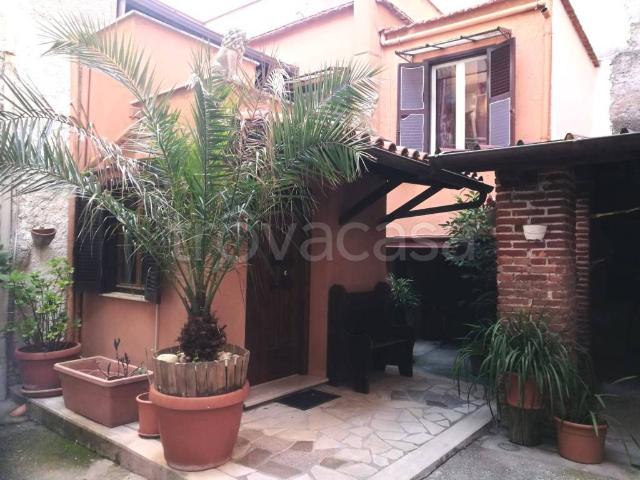 Appartamento in affitto a Genzano di Roma via Bruno Annarumi, balcone, cucina abitabile TrovaCasa