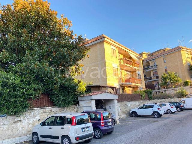 Appartamento in affitto a Genzano di Roma via Sardegna, 3, arredato, riscaldamento autonomo, ultimo piano TrovaCasa