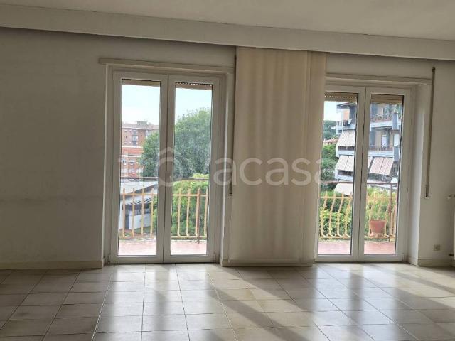 Appartamento in affitto a Genzano di Roma via Ugo La Malfa, non arredato/vuoto, giardino, box TrovaCasa