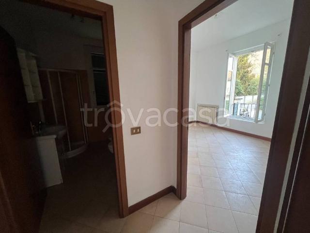 Appartamento in affitto a Ghiffa corso Risorgimento, non arredato/vuoto, giardino privato, terrazzo TrovaCasa
