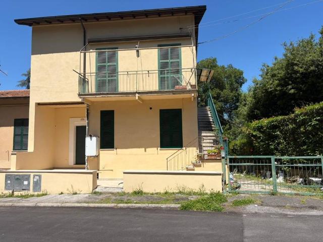Appartamento in affitto a Grottaferrata via di Villa Grazioli, giardino privato, terrazzo, parzialmente arredato TrovaCasa