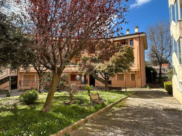 Appartamento in affitto a Grottaferrata via Domenico Petochi, terrazzo, caminetto, ascensore TrovaCasa