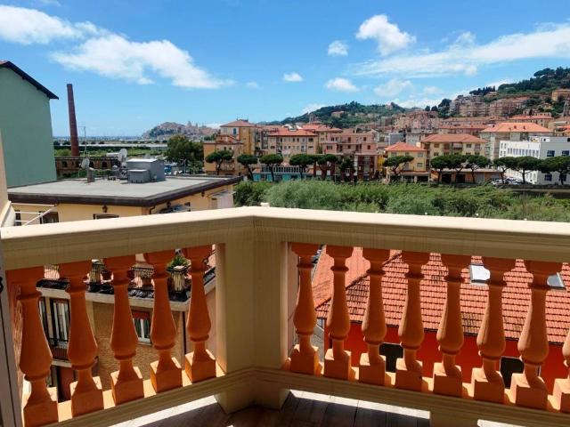 Appartamento in affitto a Imperia IM