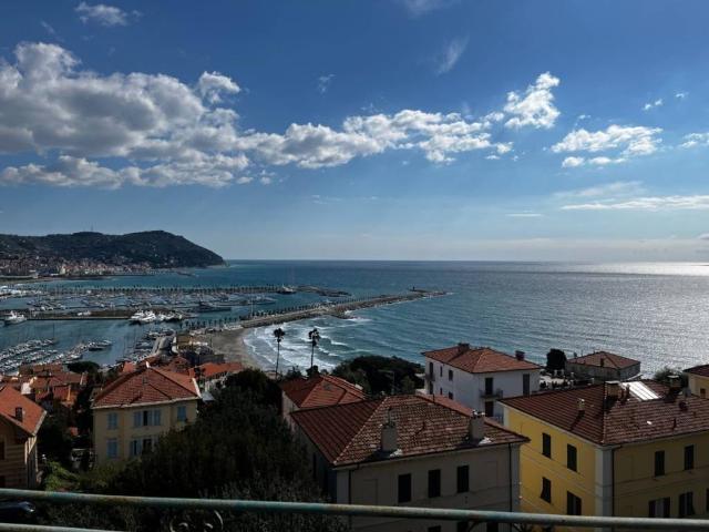 Appartamento in affitto a Imperia IM