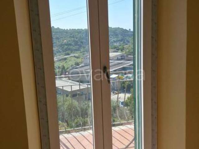 Appartamento in affitto a Imperia via Rosa