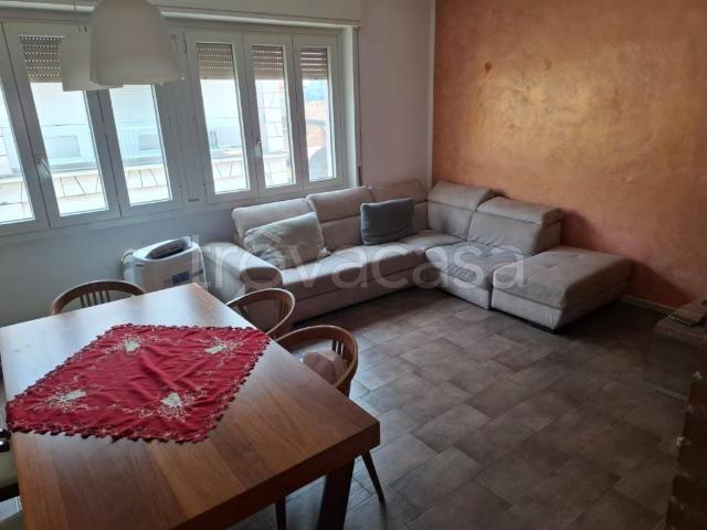 Appartamento in affitto a Inverigo via Roma, 119, arredato, caminetto, balcone TrovaCasa
