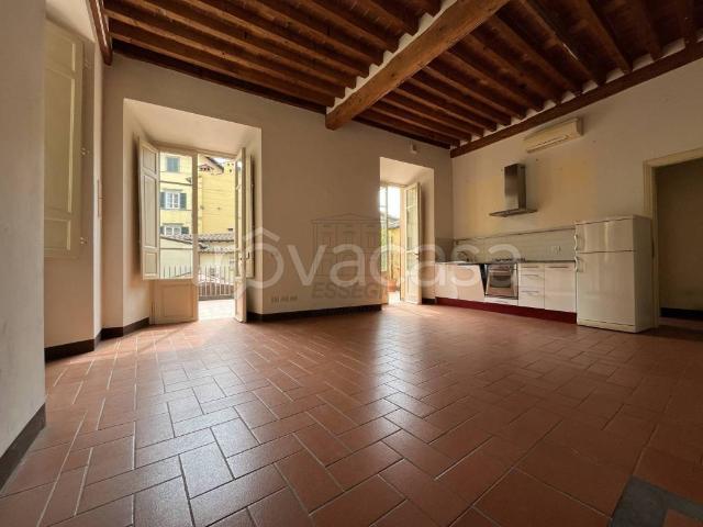 Appartamento in affitto a Lucca via Buia, terrazzo, parzialmente arredato, centrale TrovaCasa