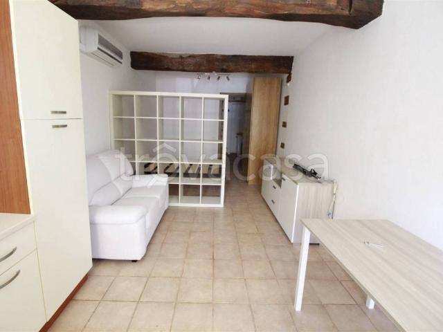 Appartamento in affitto a Lucca via dei Paladini, arredato, terrazzo, riscaldamento autonomo TrovaCasa