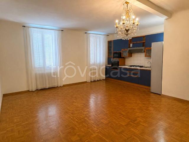 Appartamento in affitto a Lucca via del Fosso, 134, parzialmente arredato, caminetto, centrale TrovaCasa