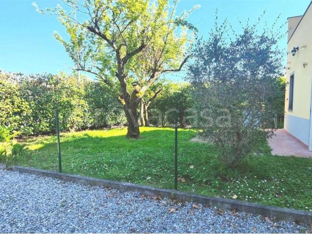 Appartamento in affitto a Lucca via della Chiesa XXI, arredato, giardino privato, posto auto TrovaCasa
