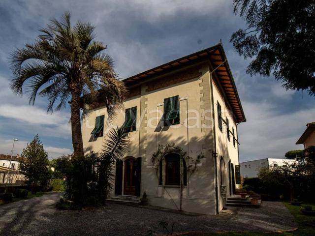 Appartamento in affitto a Lucca via Jacopo della Quercia, arredato, giardino, luminoso TrovaCasa
