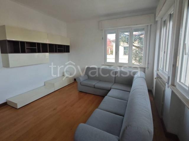 Appartamento in affitto a Lucca via Romana, 106G, non arredato/vuoto, giardino privato, box TrovaCasa