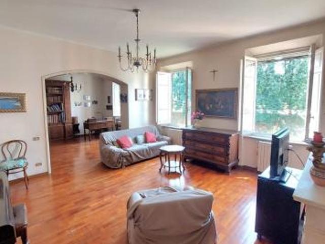 Appartamento in affitto a Lucca 190 mq Rif: 1425864