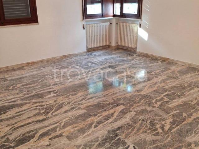 Appartamento in affitto a Lugo viale degli Orsini, non arredato/vuoto, box, centrale TrovaCasa