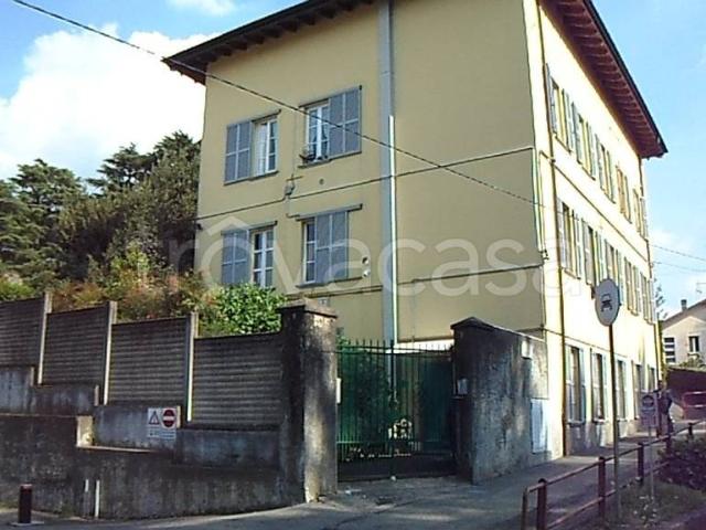 Appartamento in affitto a Luino via Vallone, 1