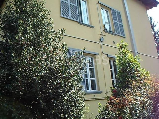 Appartamento in affitto a Luino via Vallone, 1, riscaldamento autonomo, parzialmente arredato, vicinanze negozi TrovaCasa