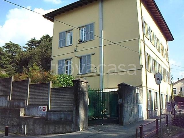 Appartamento in affitto a Luino via Vallone, 1, riscaldamento autonomo, parzialmente arredato, vicinanze negozi TrovaCasa