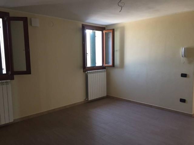 Appartamento in affitto a Lusia RO