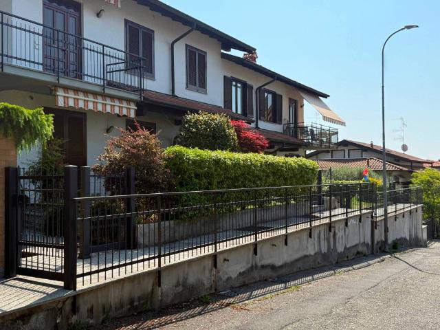 Appartamento in affitto a Lurate Caccivio via Antonio Gramsci, giardino privato, terrazzo, parzialmente arredato TrovaCasa
