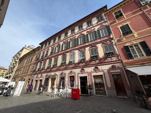 Appartamento in affitto a La Spezia piazza sant'agostino, 59, non arredato/vuoto, riscaldamento autonomo, immobile di prestigio TrovaCasa