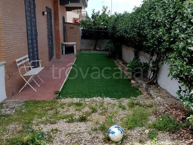 Appartamento in affitto a Ladispoli via Campi di Torre Flavia, non arredato/vuoto, giardino privato, posto auto TrovaCasa