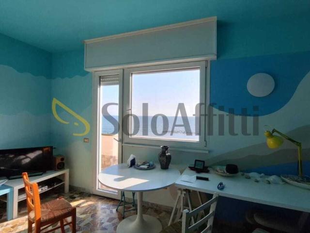 Appartamento in affitto a Ladispoli via Flavia, 6, non arredato/vuoto, fronte mare, vista mare TrovaCasa
