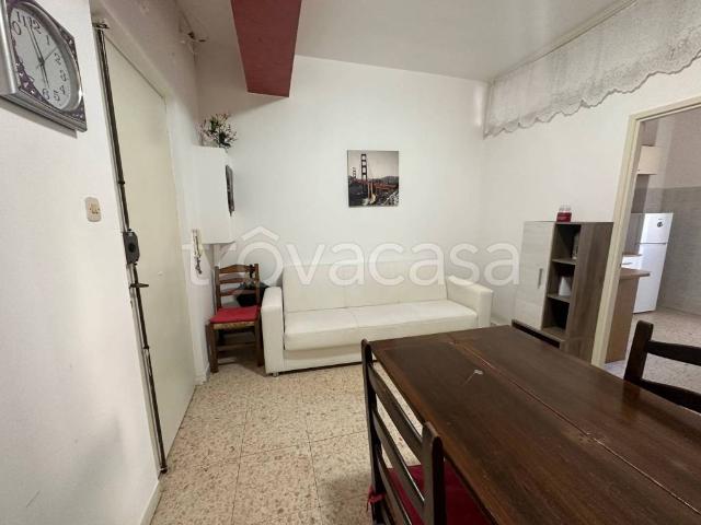 Appartamento in affitto a Ladispoli via Palermo, arredato, balcone, cucina abitabile TrovaCasa
