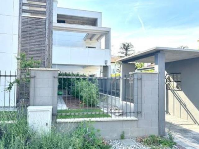 Appartamento in affitto a Lainate via Monte Grappa, 91, arredato, giardino privato, terrazzo TrovaCasa