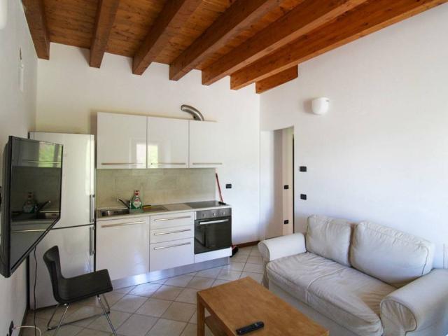 Appartamento in affitto a Laino CO