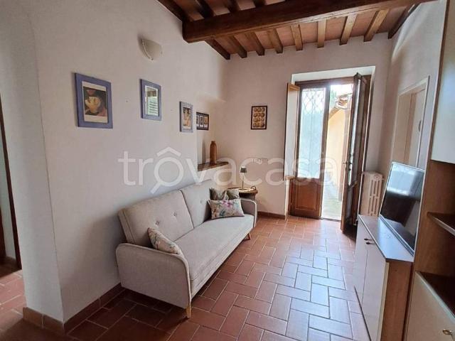 Appartamento in affitto a Lastra a Signa via del Serraglio, non arredato/vuoto, giardino privato, parzialmente arredato TrovaCasa