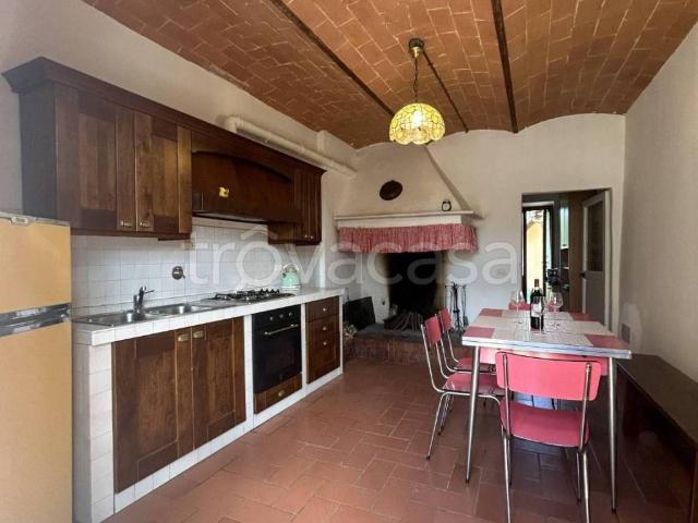 Appartamento in affitto a Lastra a Signa via del Serraglio, parzialmente arredato, collinare, cucina abitabile TrovaCasa