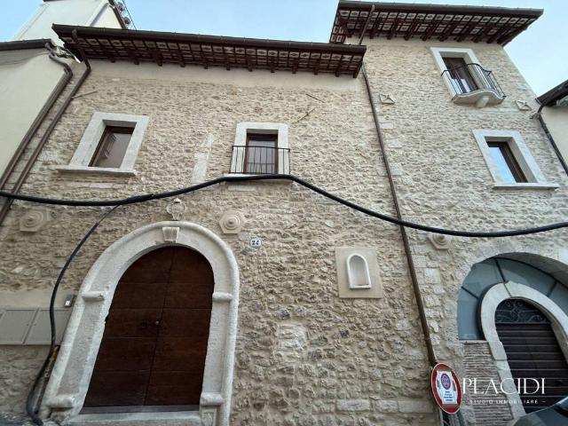 Appartamento in affitto a L'Aquila piazza Fontesecco, 6, arredato, ristrutturato, centrale TrovaCasa