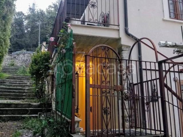 Appartamento in affitto a L'Aquila via ed arco san Jacopo Rivera, 27, arredato, centrale, spese incluse TrovaCasa