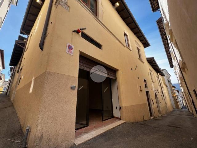 Appartamento in affitto a L'Aquila via pavesi, 9, non arredato/vuoto, posto auto, box TrovaCasa