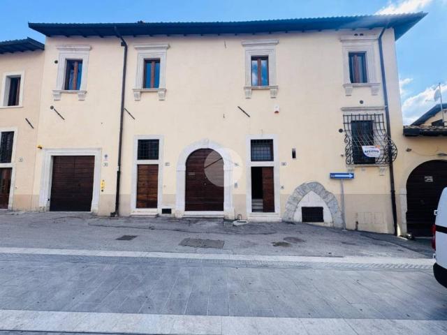 Appartamento in affitto a L'Aquila via pavesi, 13, non arredato/vuoto, centrale, cantina TrovaCasa