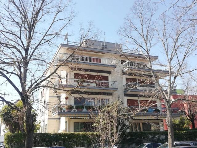 Appartamento in affitto a Latina, ascensore, posto auto coperto, cantina TrovaCasa