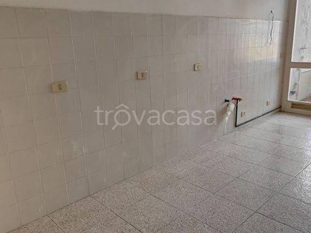 Appartamento in affitto a Latina corso g. Matteotti, non arredato/vuoto, centrale, balcone TrovaCasa
