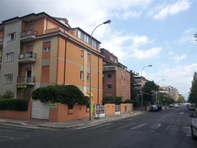 Appartamento in affitto a Latina, senza ascensore, balcone TrovaCasa