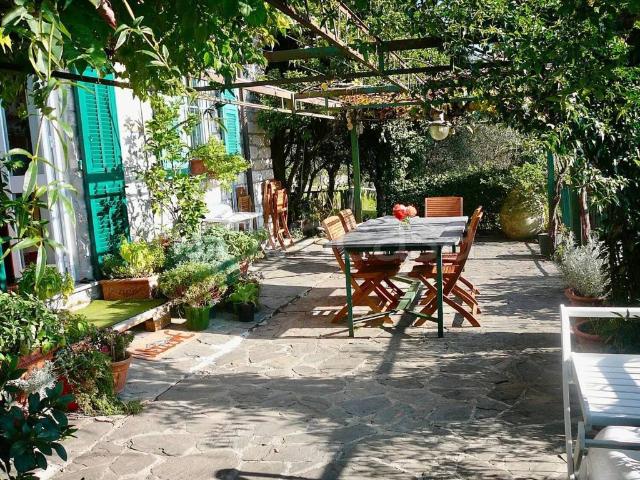 Appartamento in affitto a Lavagna via Bacchini, arredato, giardino, caminetto TrovaCasa